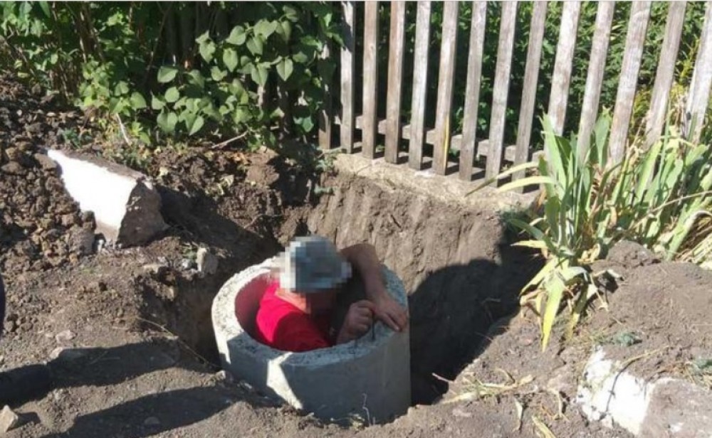 Fălești // Angajații IGSU au salvat un bărbat blocat într-un cilindru de beton